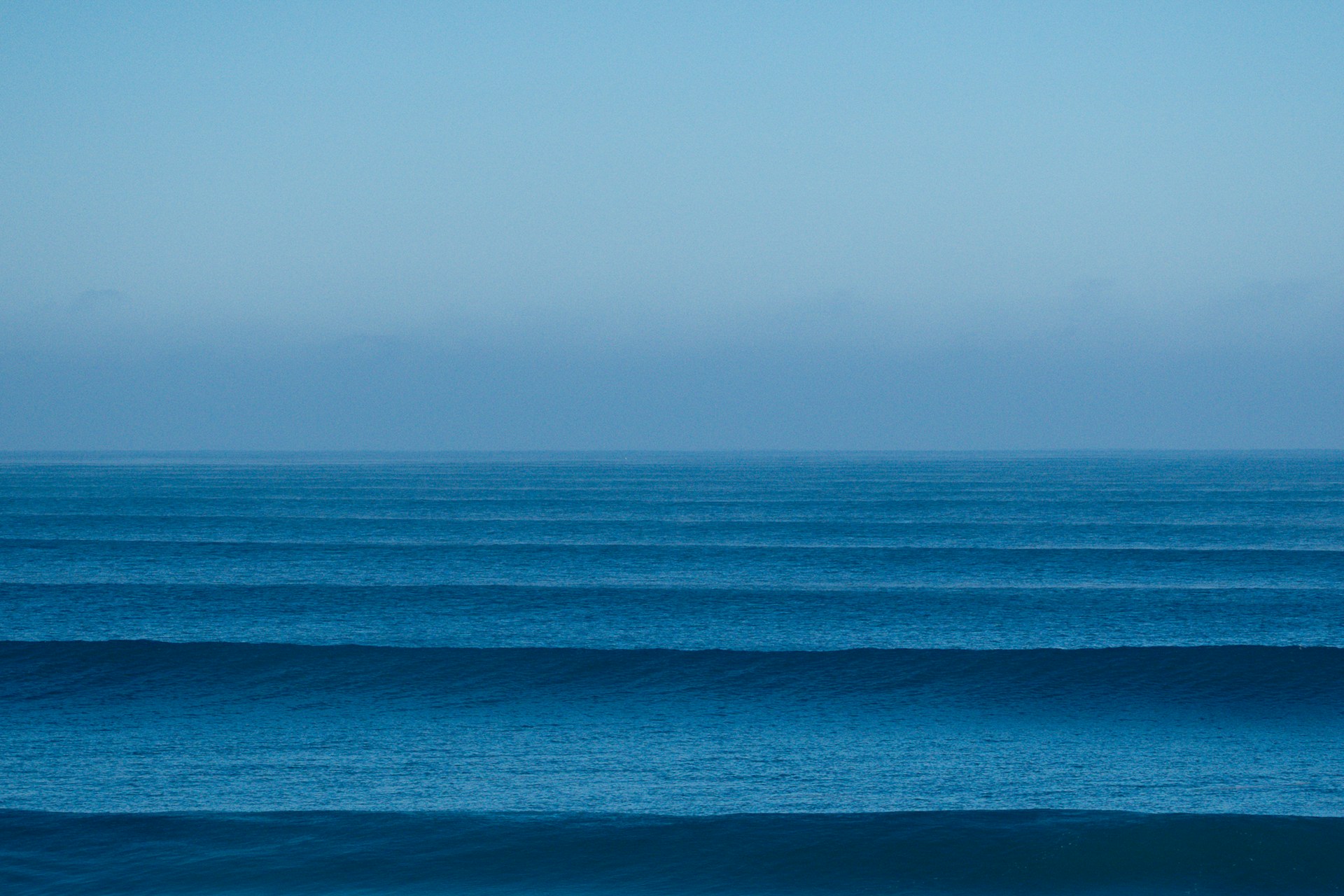 Slow and rolling ocean waves resembling deep sleep stages of the brain.